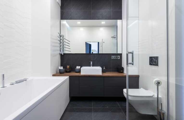 Svarta duschdörrar: Den senaste trenden i badrumsdesign