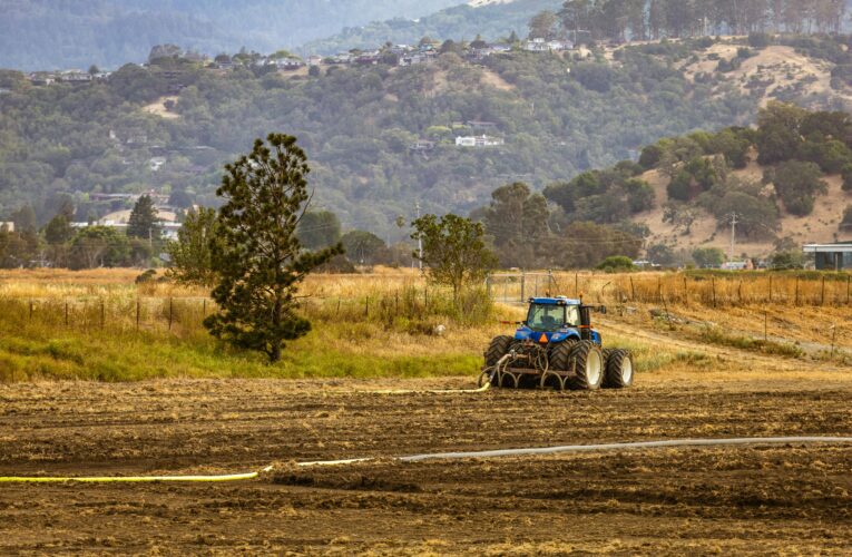 Förbättra Din Traktor: Trepunktslyft och Hydraulcylindrar för Effektivare Jordbruk