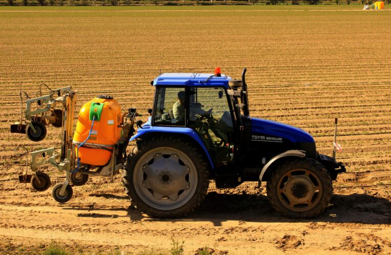 Oljefilter och Dragögla till Traktor: Viktiga Komponenter för Din Jordbruksmaskin